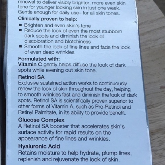 Neutrogena Rapid Tone Repair ~ 20% vitamin C correcting cream - Picture 7 of 13